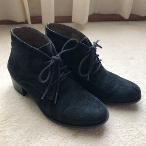 White Mountain Suede Heel Ankle Boot - 6.5 - Black